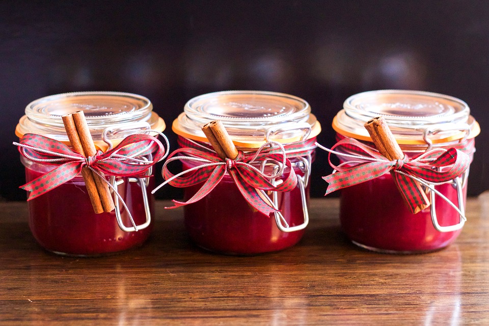 make homemade christmas cranberry jelly to sell