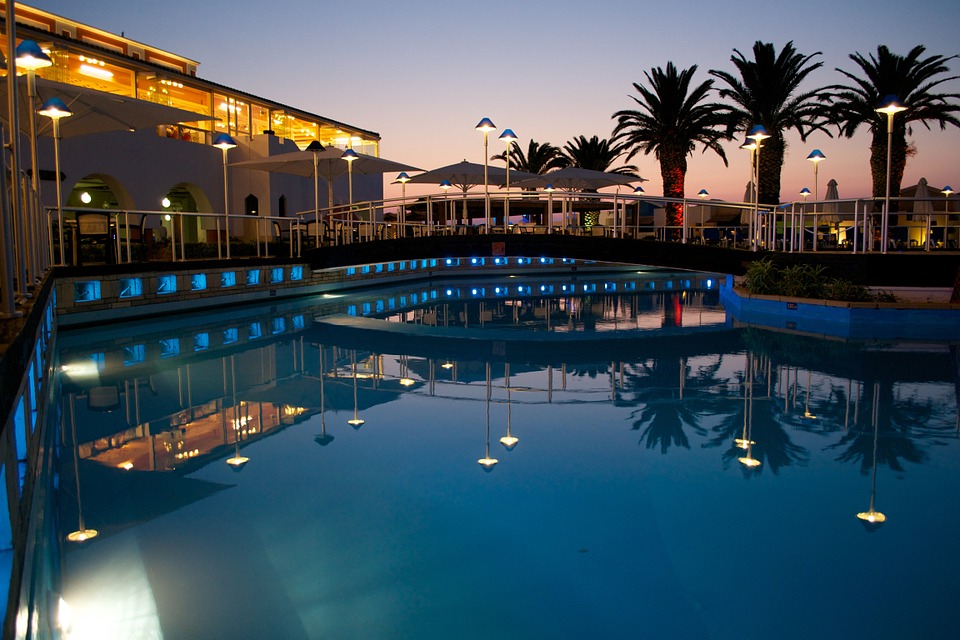 MoneyMagpie_Hotel-Pool-Sunset-Holiday