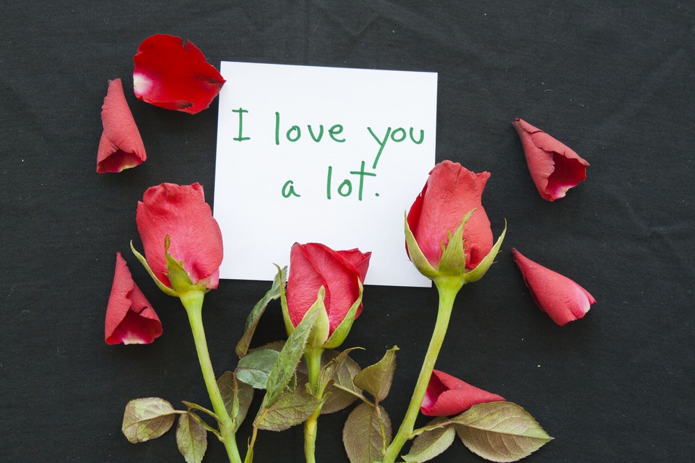 I love you note with red roses