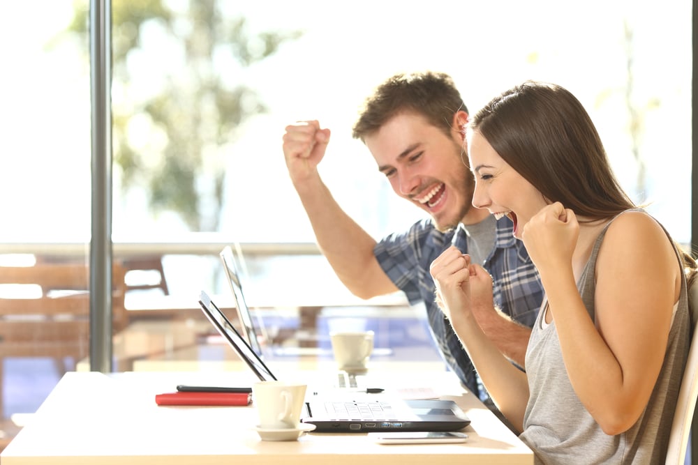 couple excited about winning online