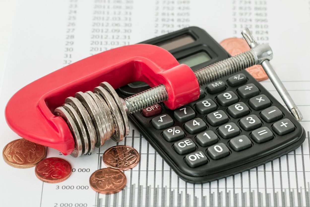 Debt consolidation calculators can help you find the best deals for consolidating your debts.