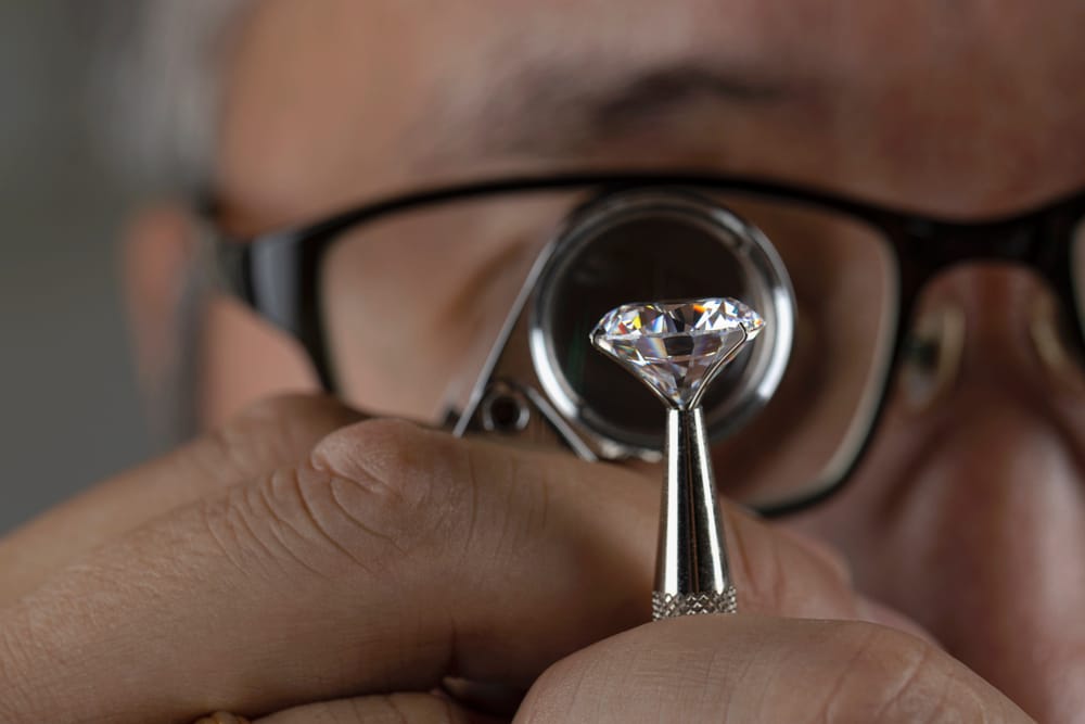 inspecting the clarity when investing in gemstones