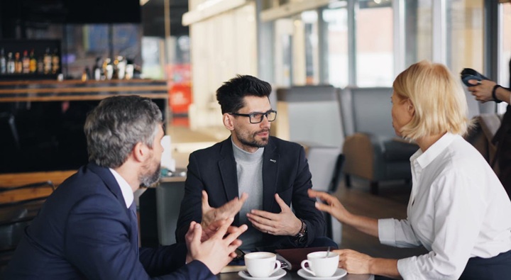 From Small Talk to Sales: Turning Everyday Interactions into Income Opportunities From Small Talk to Sales: Turning Everyday Interactions into Income Opportunities
